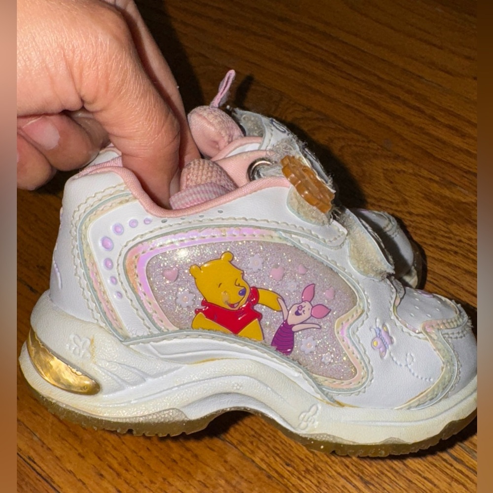 Winnie the Pooh Vintage Baby Shoes Size 5 Piglet  Butterfly Pink White